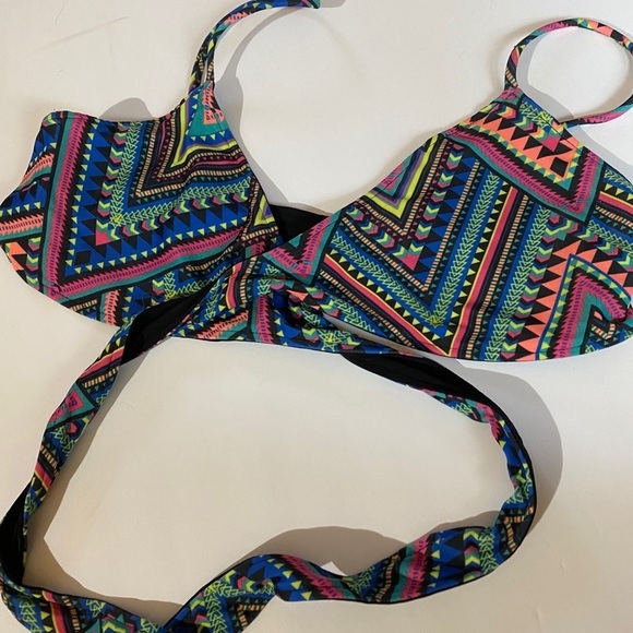 L*Space‎ Wrap Around Bikini Top - Picture 2 of 6